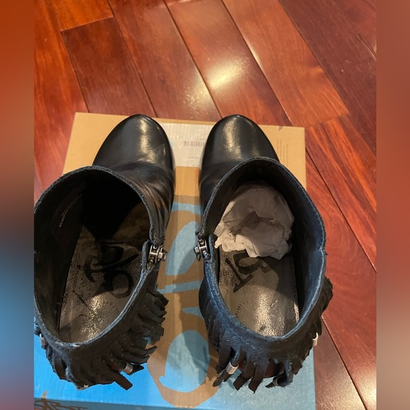 OTBT “Folkloric” Black leather fringe booties size 7.5 - Picture 6 of 7